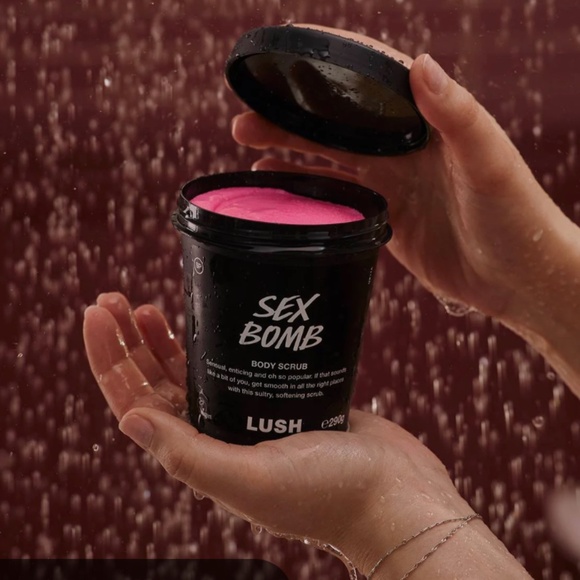 Lush Sex Bomb body scrub - Picture 1 of 1
